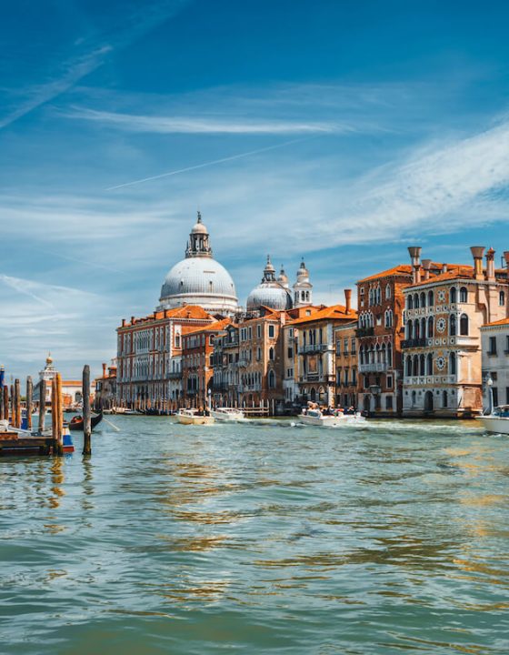 pleasure-tourist-boats-on-grand-canal-and-basilica-2021-08-27-09-58-32-utc.jpg